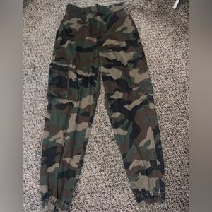 CAMOUFLAGE BAGGY JEANS CUFFED AT THE BOTTOM